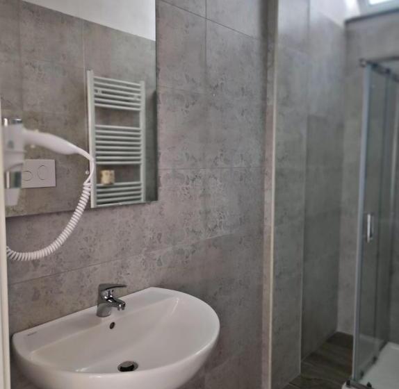 Chambre Standard, Holiday