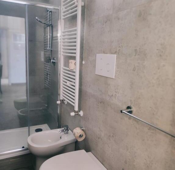 Chambre Standard Individuelle, Holiday