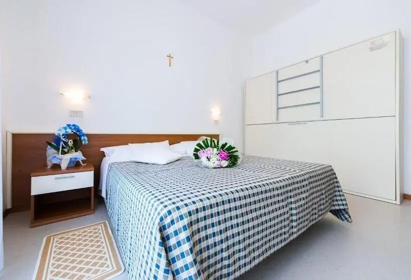 Comfort Kolmen Hengen Huone, Lem Casadei