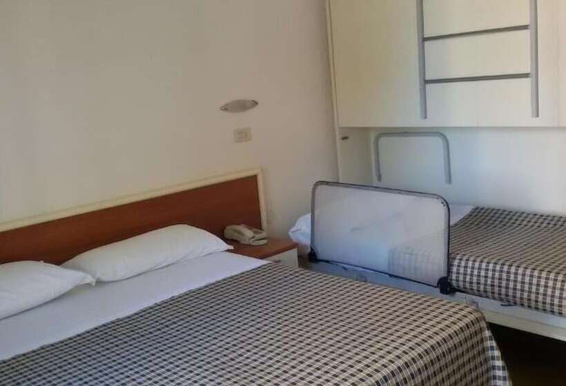 コンフォートトリプルルーム, Lem Casadei