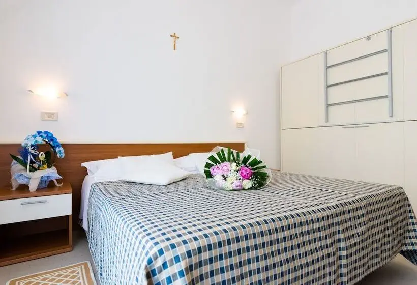 Comfort Kolmen Hengen Huone, Lem Casadei