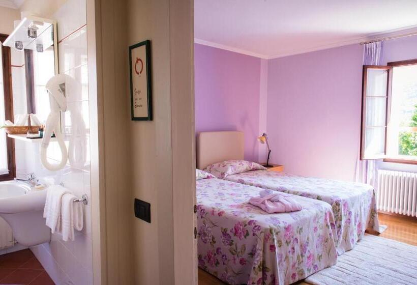 Номер Стандарт Четырехместный Совместный Санузел, Locanda Solagna