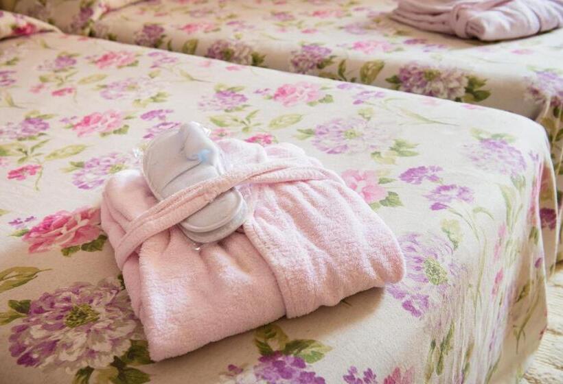 Номер Стандарт Четырехместный Совместный Санузел, Locanda Solagna