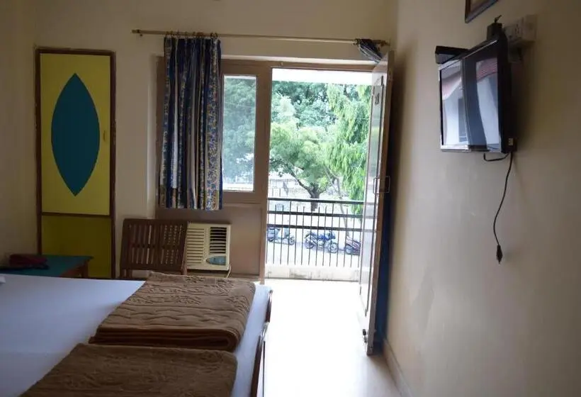 Habitación Deluxe Cama King Vista Ciudad, Moksha