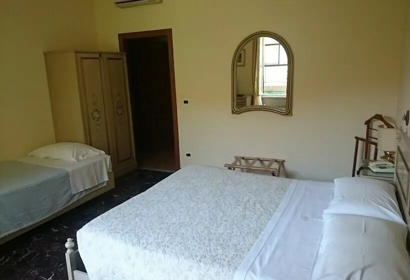 Standard Kolmen Hengen Huone, Pescetto