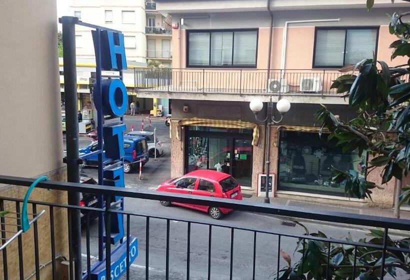 标准三人间, Pescetto