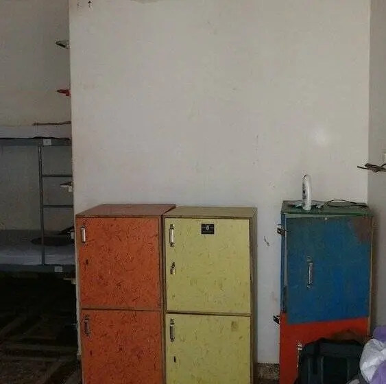 Geteiltes Mehrbettzimmer, Pappi Chulo Vagator
