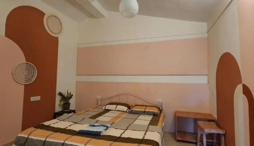 Deluxe Zimmer, Pappi Chulo Vagator
