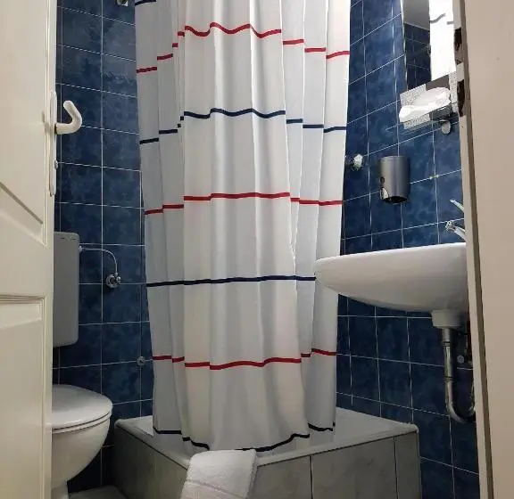 اتاق استاندارد یک تخته با بالکن, Apart Hotel Freiburg