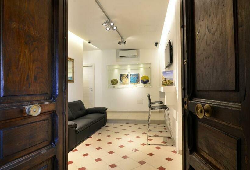 اتاق استاندارد سه تخته با بالکن, Santi E Saraceni Rooms