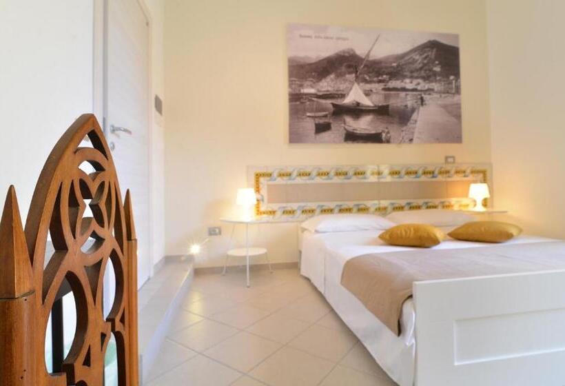 اتاق لوکس با بالکن, Santi E Saraceni Rooms