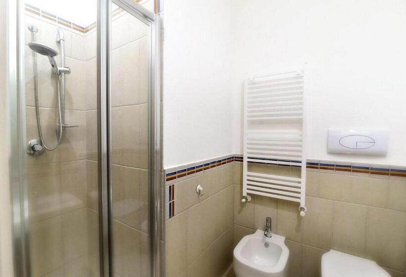 اتاق لوکس با بالکن, Santi E Saraceni Rooms