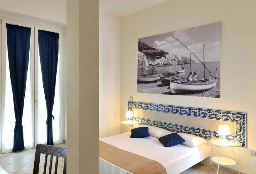 اتاق استاندارد سه تخته با بالکن, Santi E Saraceni Rooms