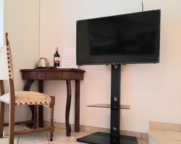 اتاق لوکس با بالکن, Santi E Saraceni Rooms