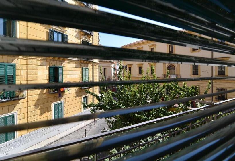 اتاق لوکس با بالکن, Santi E Saraceni Rooms