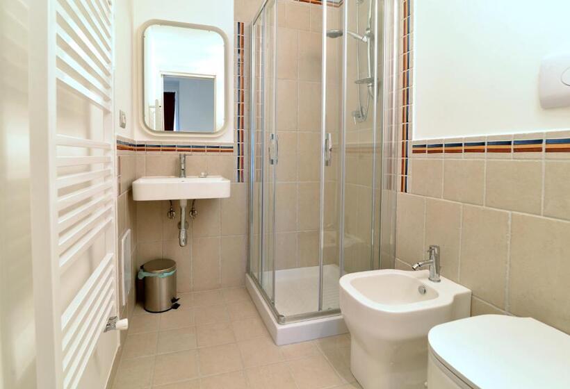 اتاق لوکس با بالکن, Santi E Saraceni Rooms