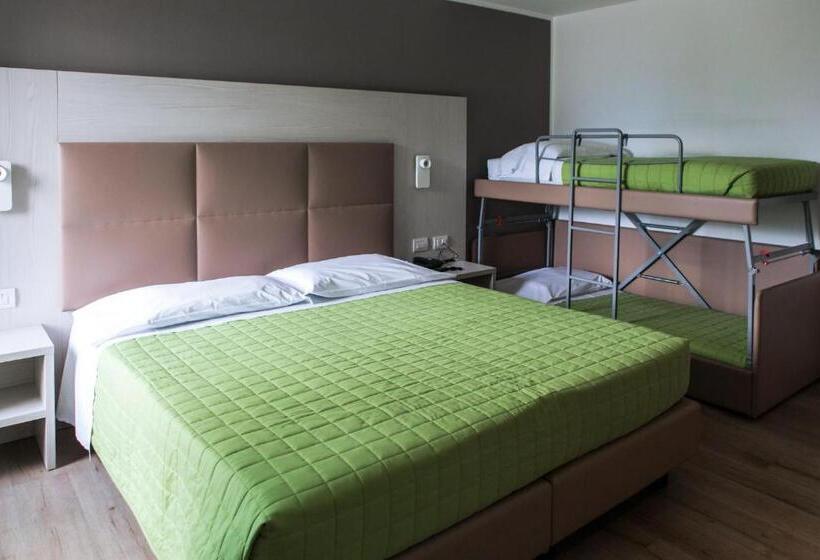 חדר סטנדרט לארבעה, Albergo Ristorante Belvedere