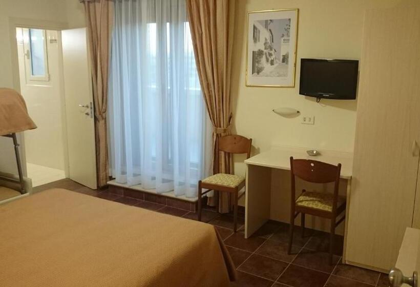 带阳台标准四人间, Beaurivage