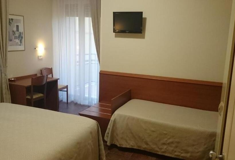 带阳台的三人标准间, Beaurivage