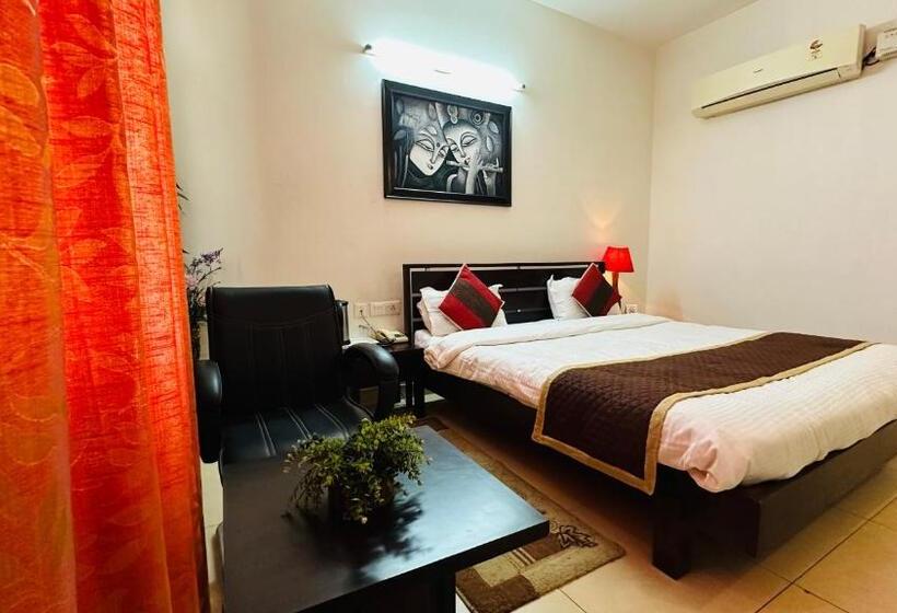 Quarto Familiar, Hari Villa