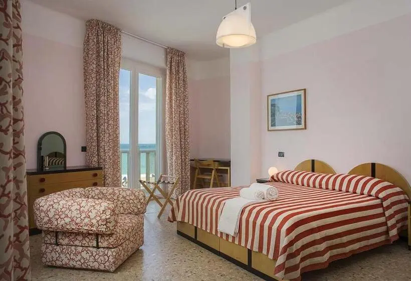 Habitación Estándar Vista Mar con Balcón, Marcelli