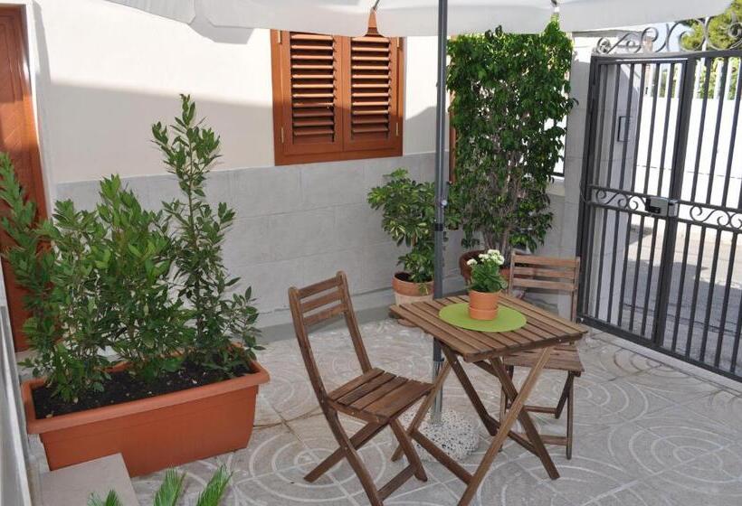 Standardeinzelzimmer, 7 Contrade