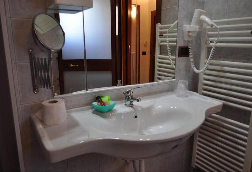 Standardeinzelzimmer, 7 Contrade