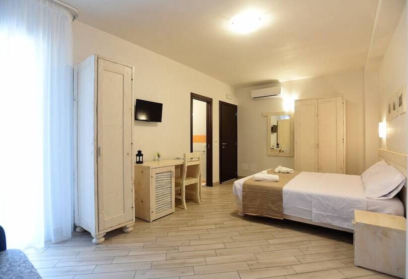 חדר סטנדרט לארבעה, Camere Le Vie Di Omero