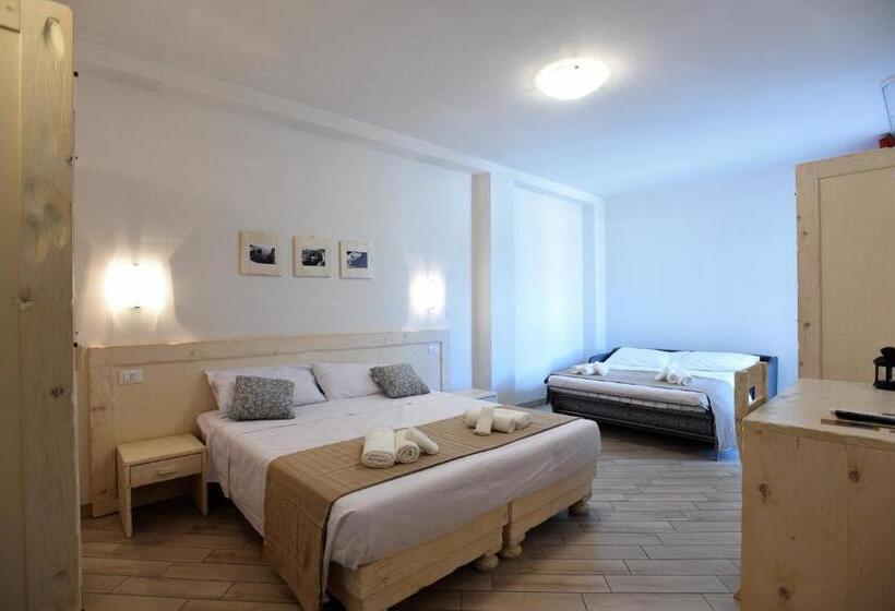 חדר סטנדרט לארבעה, Camere Le Vie Di Omero