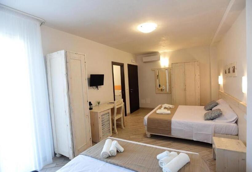 חדר סטנדרט לארבעה, Camere Le Vie Di Omero