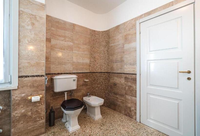 سوییت با چشمانداز باغ, Villa Noctis