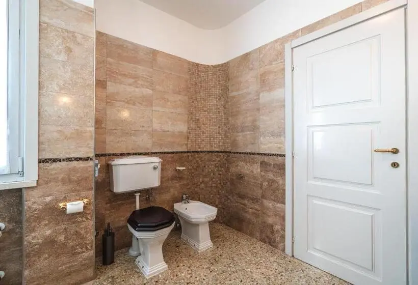 سوییت با چشم‌انداز باغ, Villa Noctis