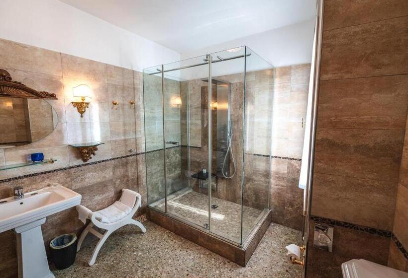 سوییت با چشمانداز باغ, Villa Noctis