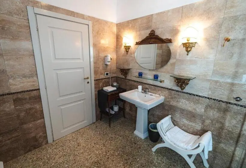 سوییت با چشم‌انداز باغ, Villa Noctis