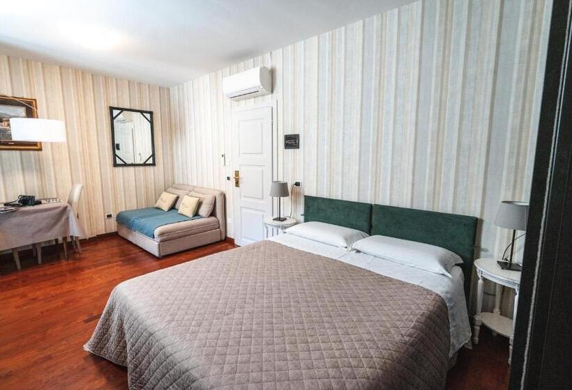 سوییت با چشم‌انداز باغ, Villa Noctis