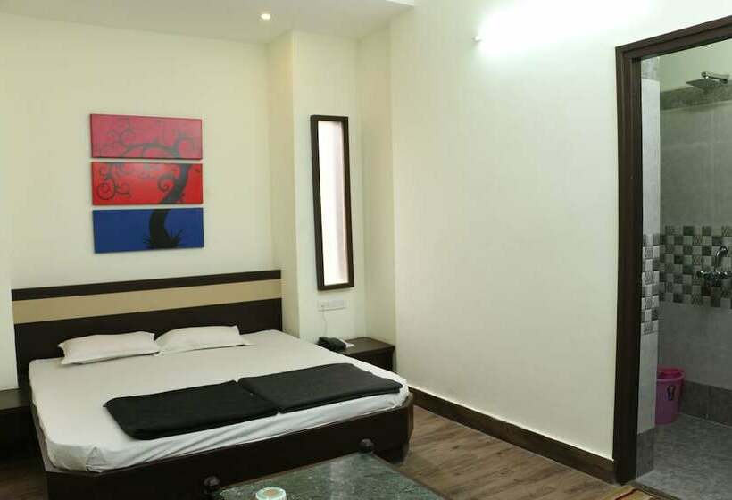 غرفة ديلوكس, Chanakya