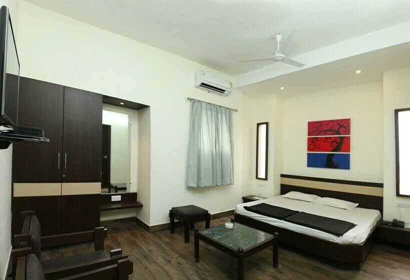 غرفة ديلوكس, Chanakya