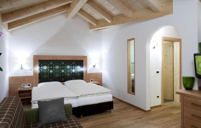 חדר סופריור, Christian