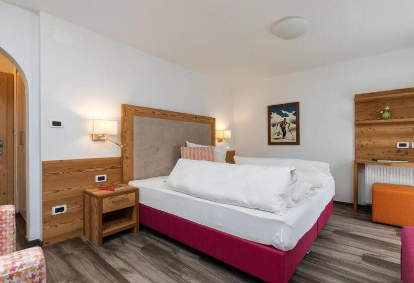 חדר סופריור, Christian