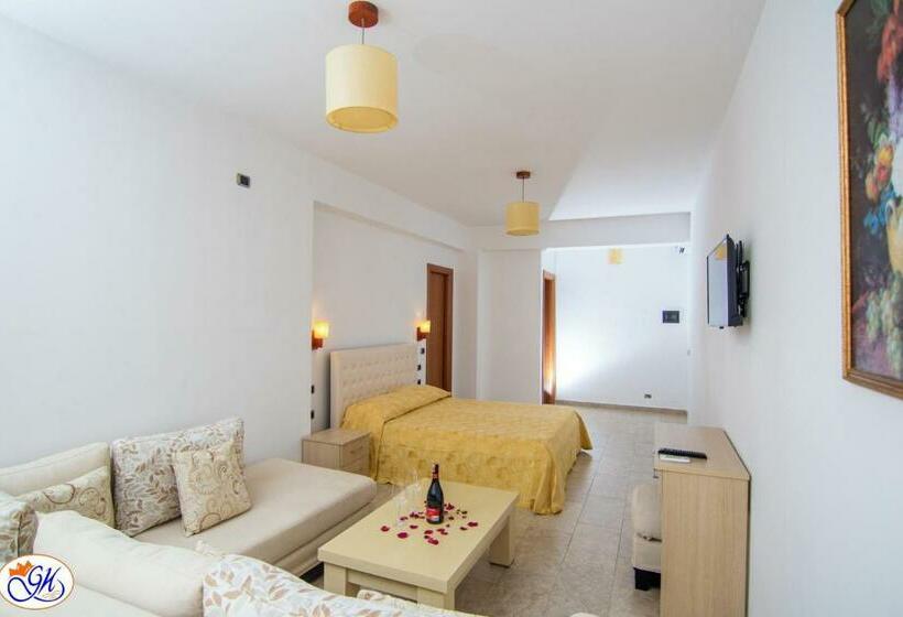 سوییت با چشم‌انداز دریا, Greccia