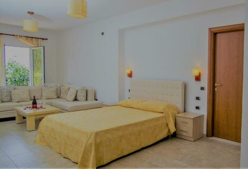 سوییت با چشم‌انداز دریا, Greccia