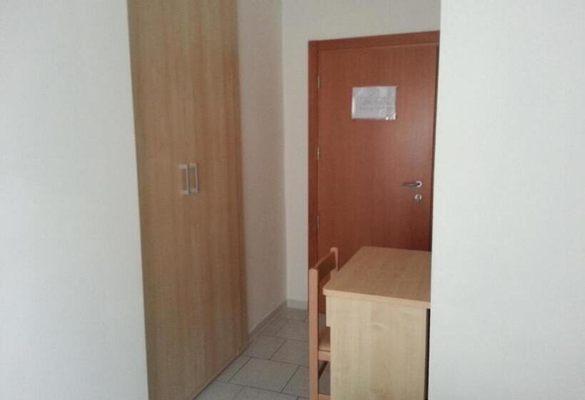 Standard Yhden Hengen Huone, La Parigina