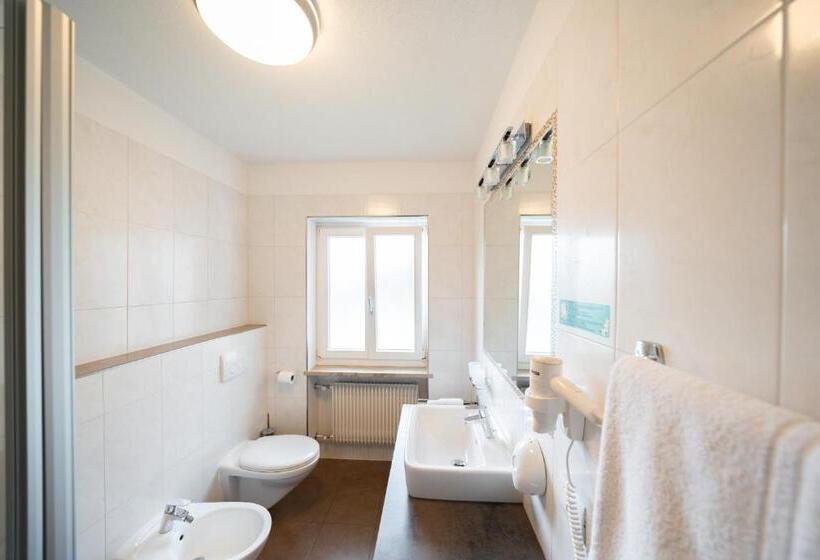 اتاق استاندارد با بالکن, Ortler