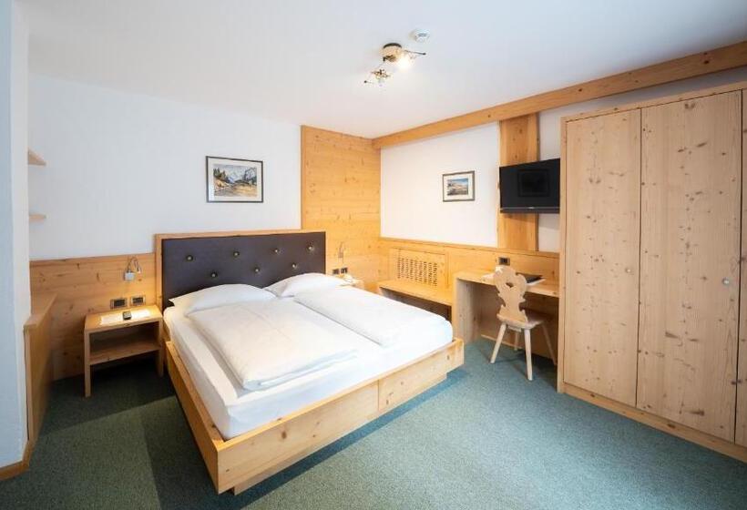 اتاق استاندارد با بالکن, Ortler