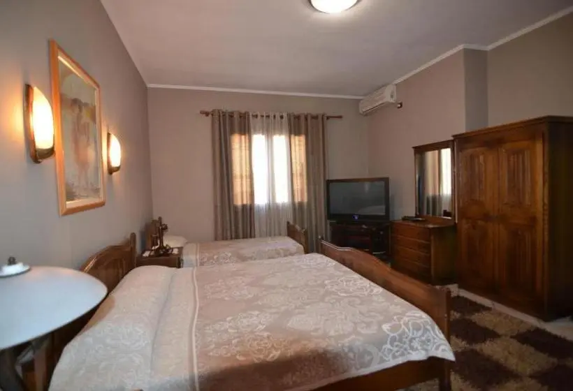 اتاق استاندارد سه نفره, Real Scampis