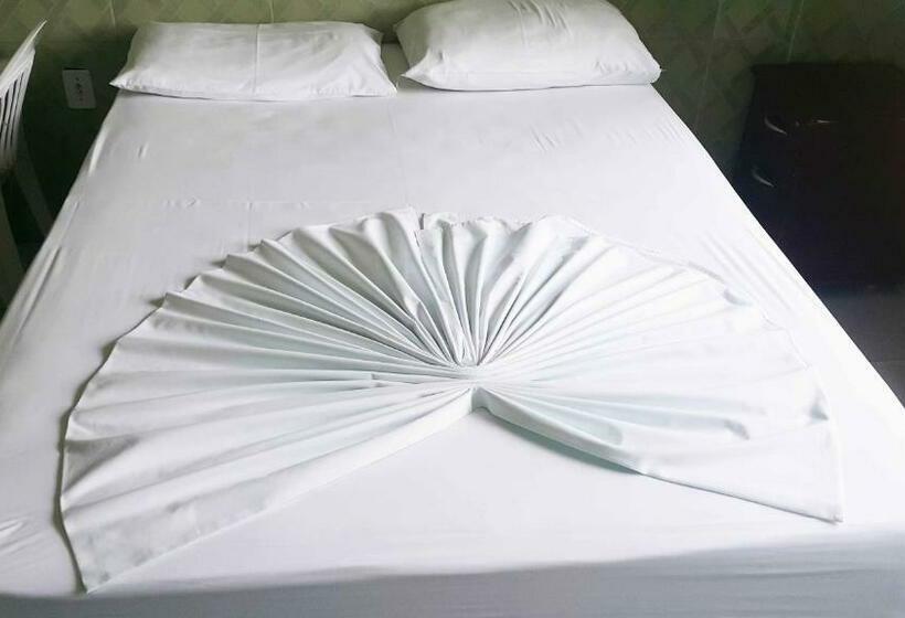 חדר סטנדרט יחיד, Yves