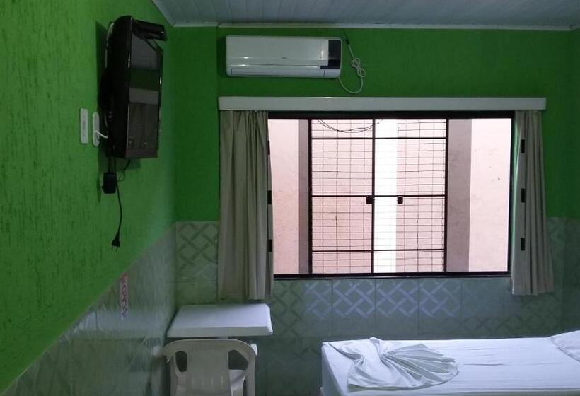 חדר סטנדרט, Yves