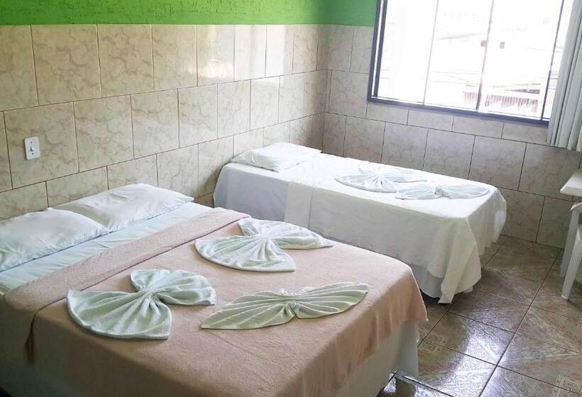 חדר משפחתי, Yves