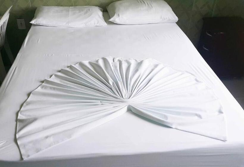 חדר סטנדרט, Yves