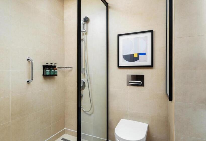 חדר דחוקס עם מיטת קינג, Voco Jeddah Gate, An Ihg